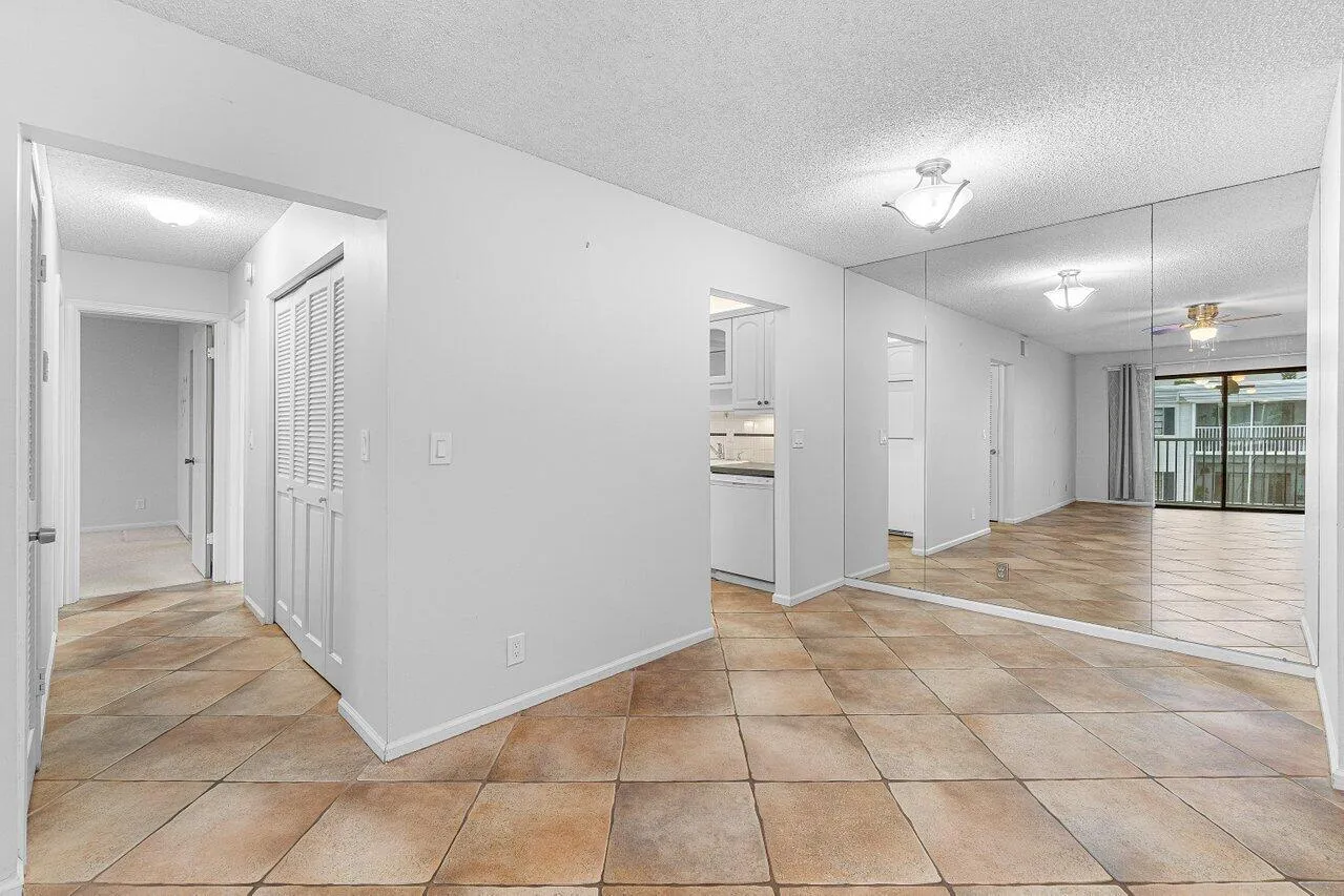 009-120CypressClubDrive-Unit231-PompanoB