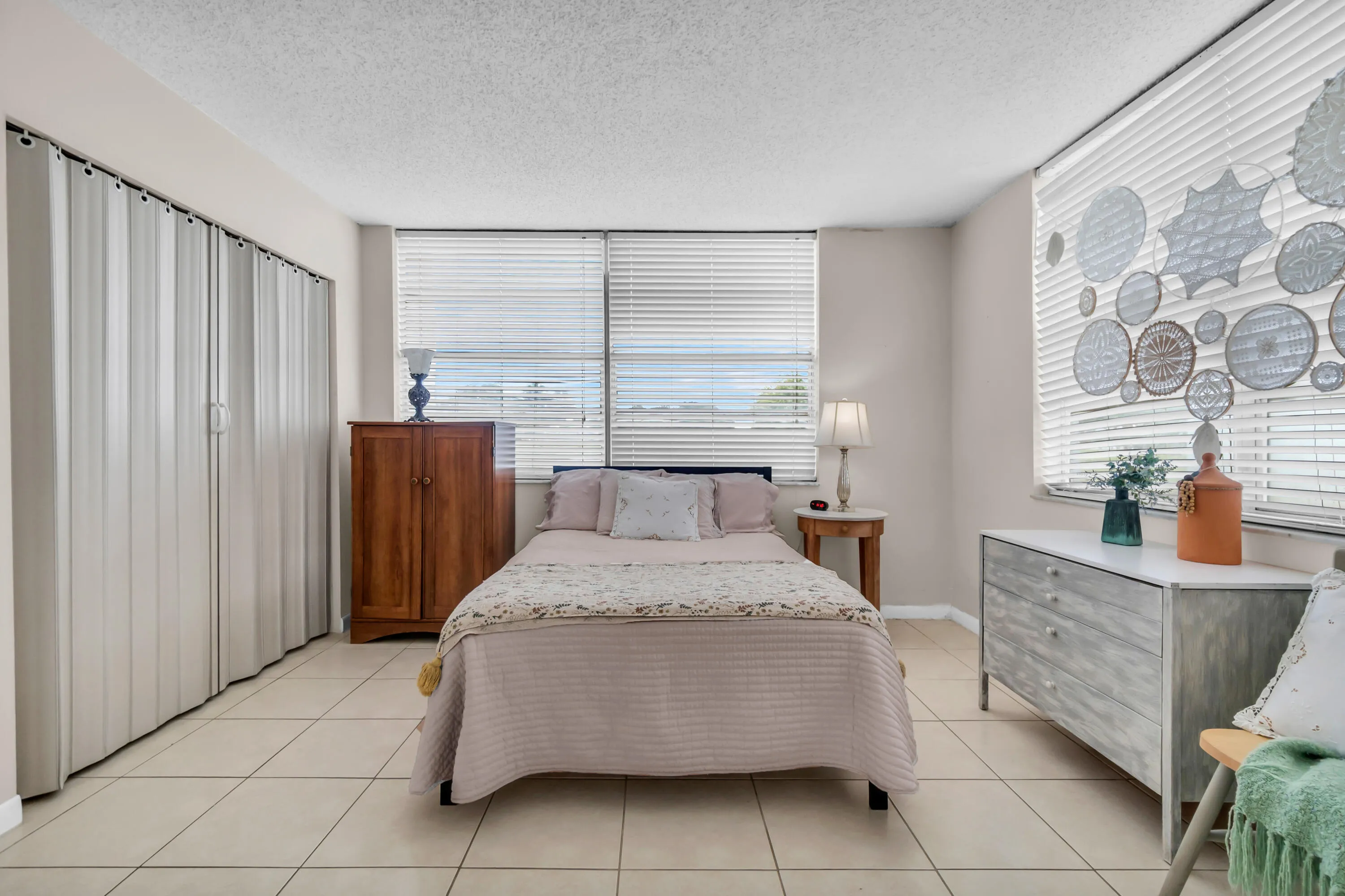 MAIN BEDROOM