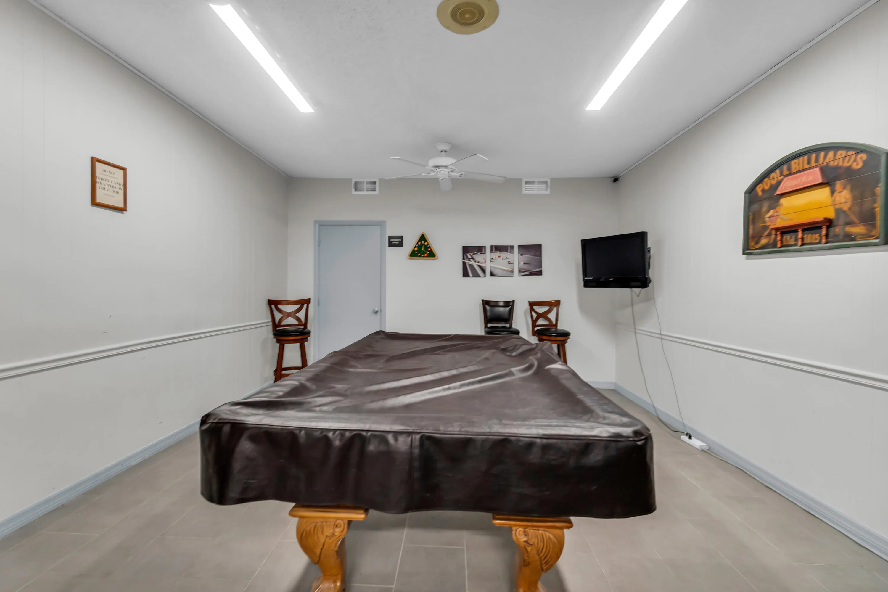 BILLARDS ROOM