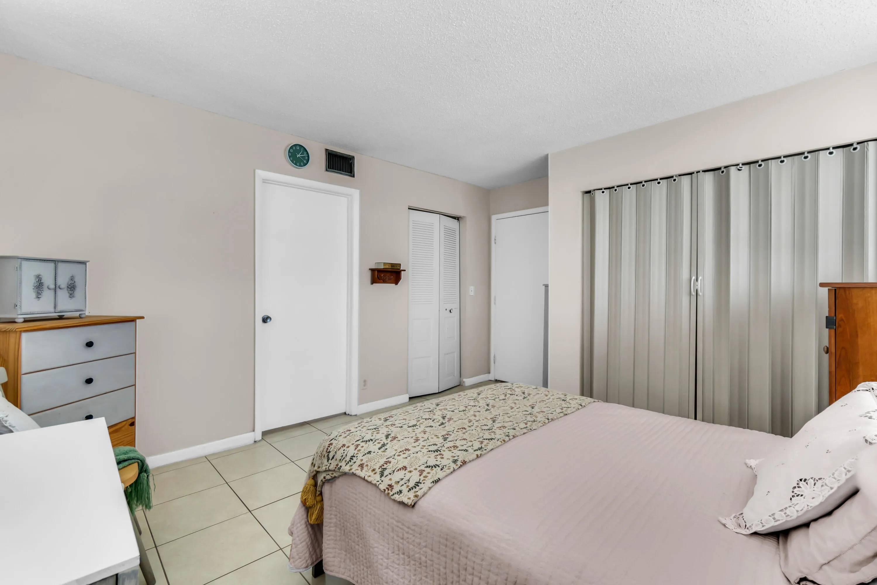 MAIN BEDROOM