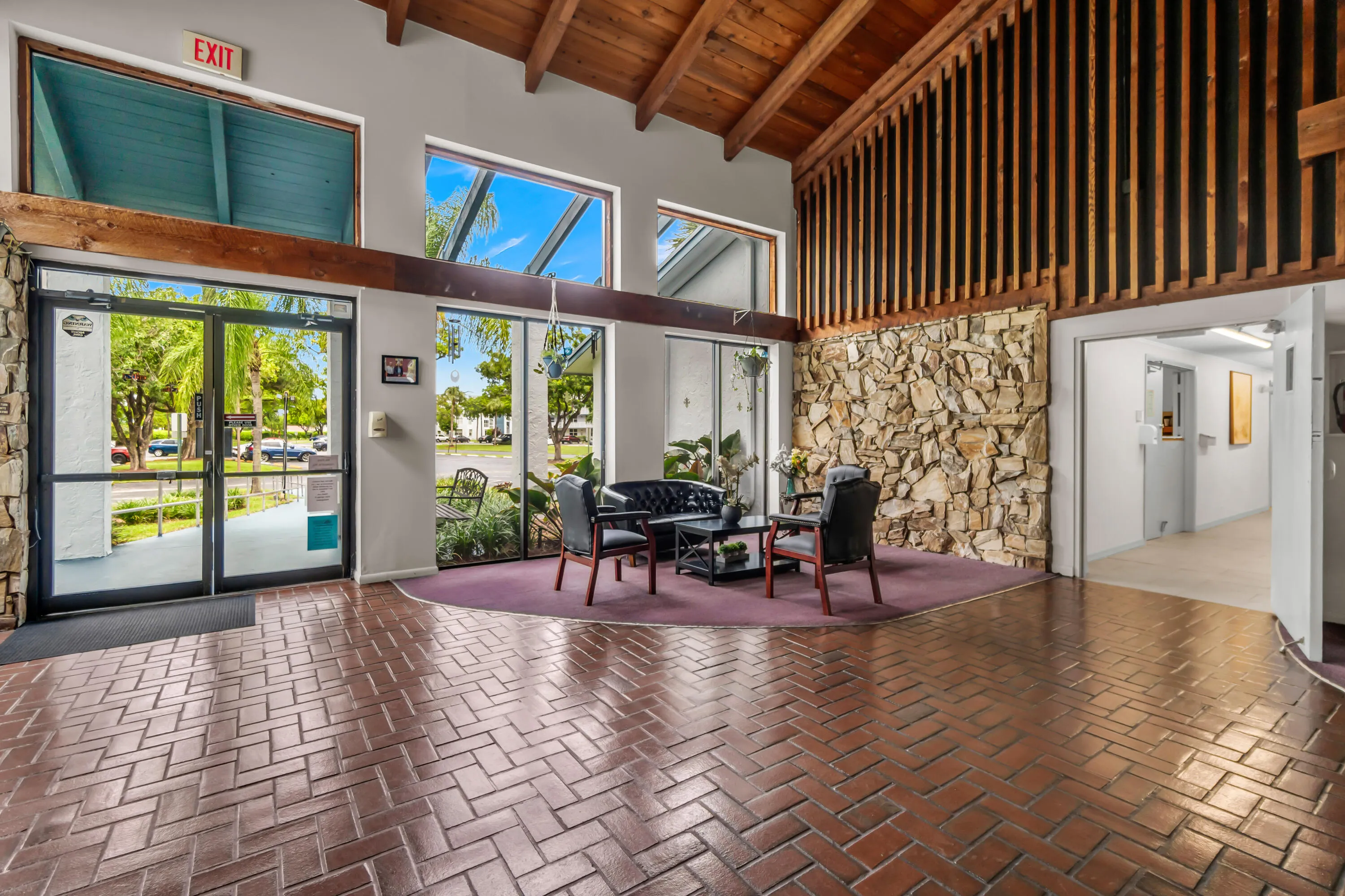 CLUB HOUSE-LOBBY