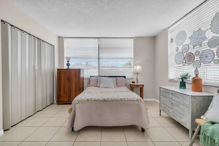 MAIN BEDROOM