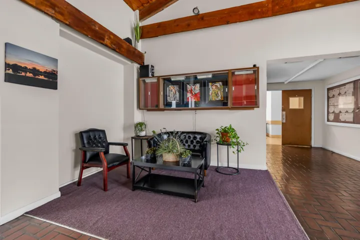 CLUB HOUSE-LOBBY