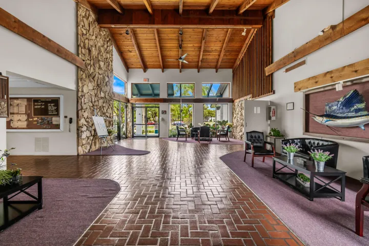 CLUB HOUSE-LOBBY