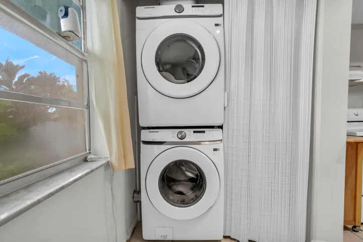 SAMSUNG STACKABLE WASHER/DRYER