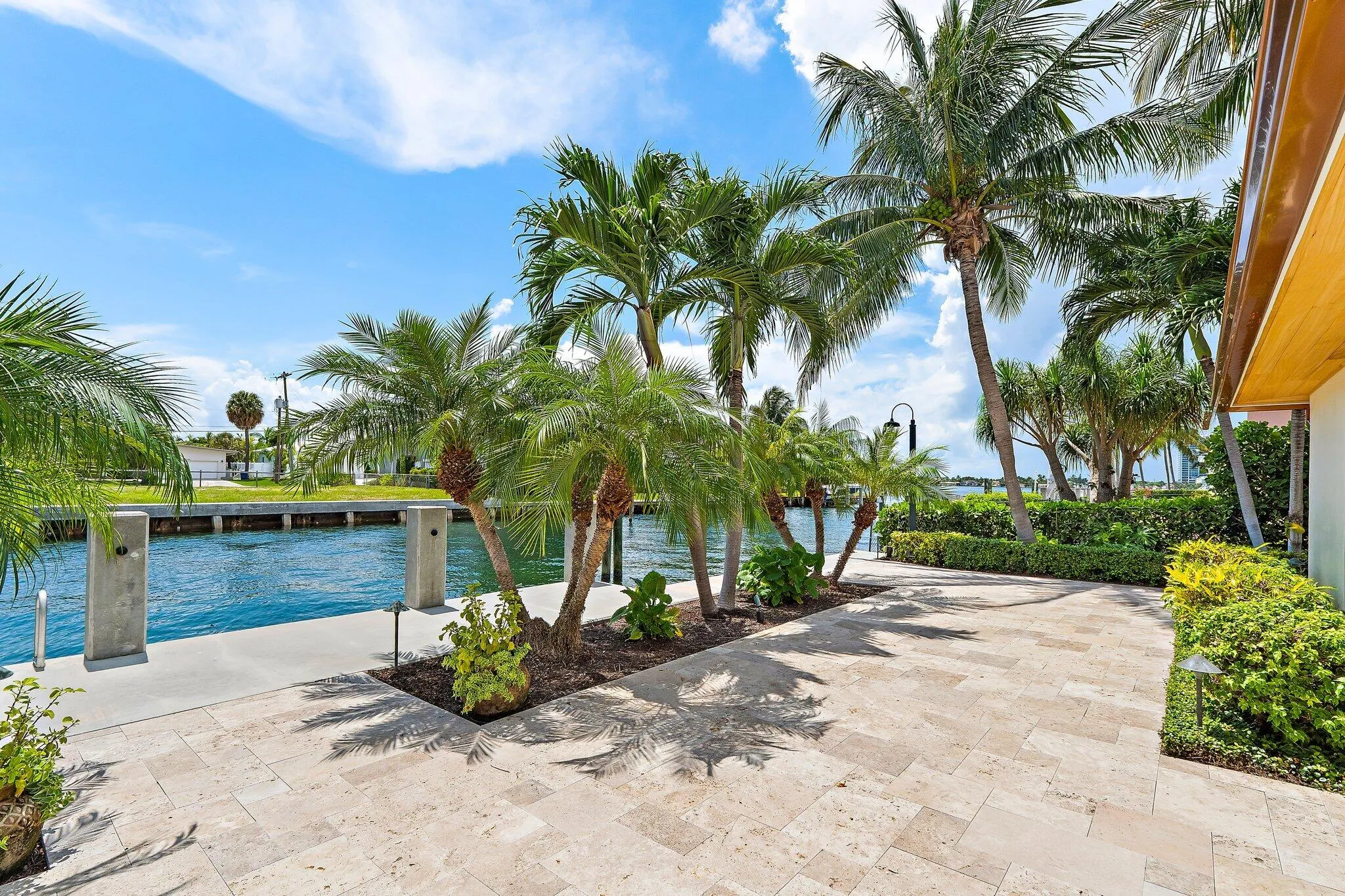 119-1051CoralWay-SingerIsland-SMALL