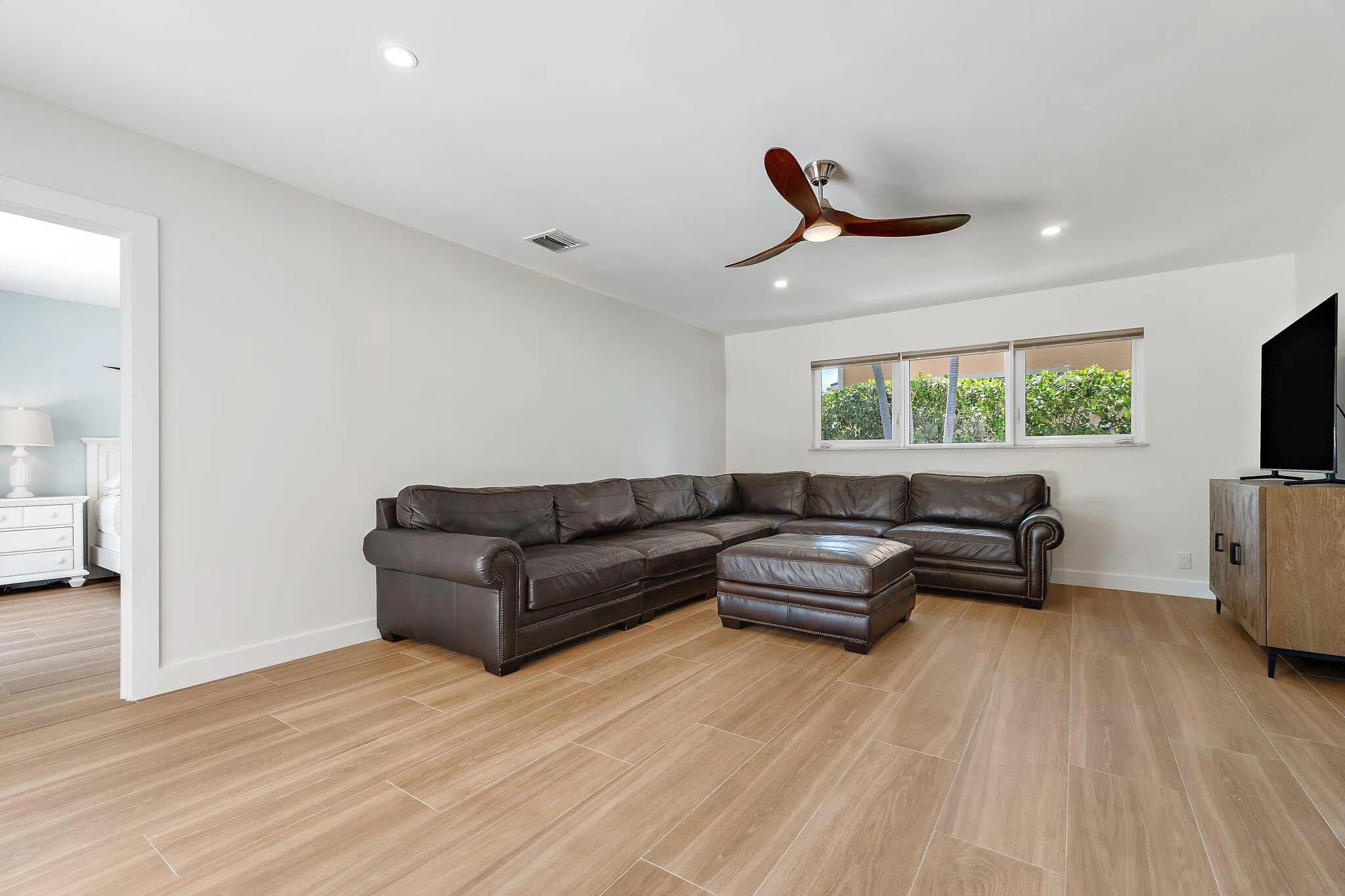 085-1051CoralWay-SingerIsland-SMALL