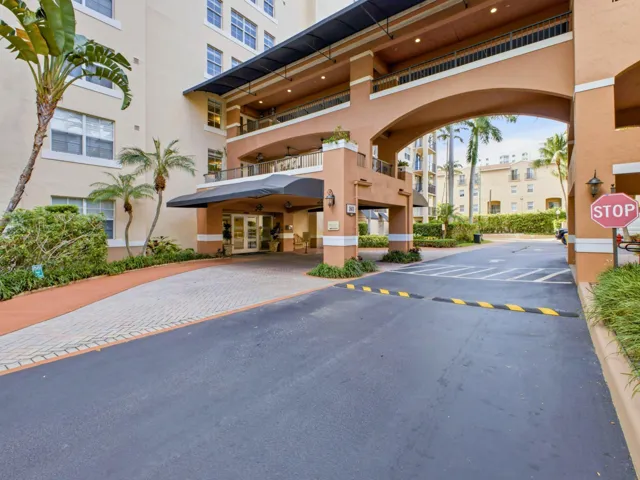 Porte Cochere