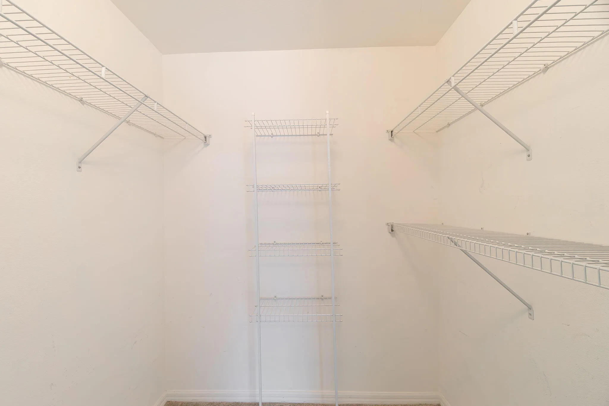 Closet in BR 2