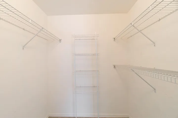 Closet in BR 2
