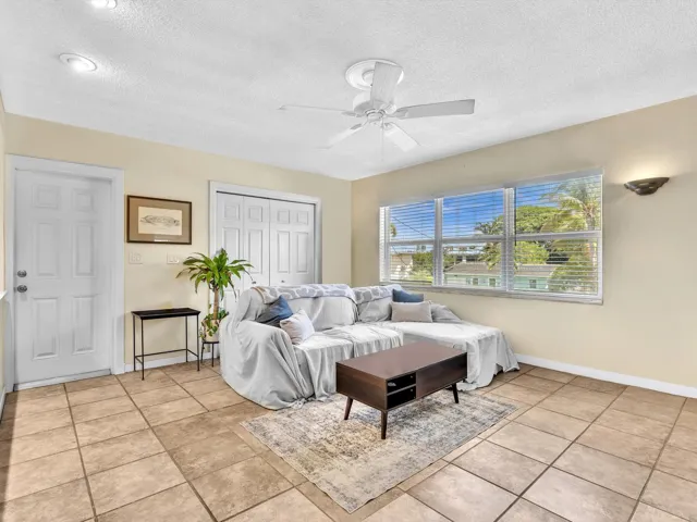 Entry to Living Area