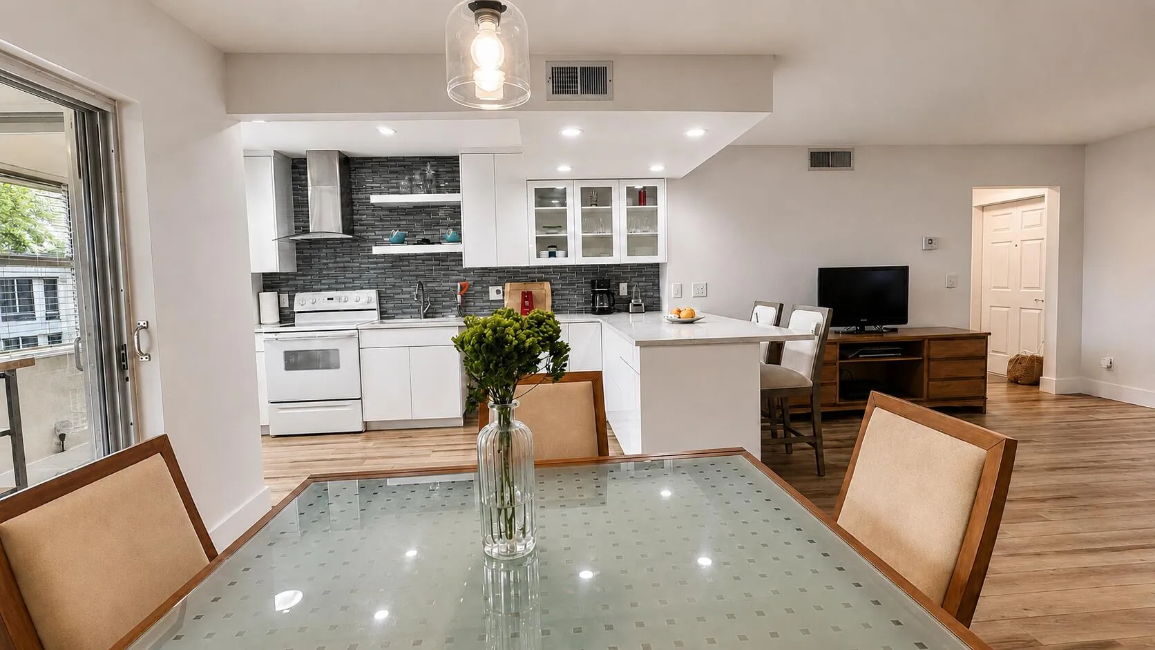 DINING & KITCHEN