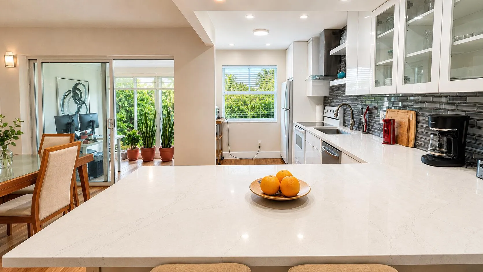 KITCHEN & DINING