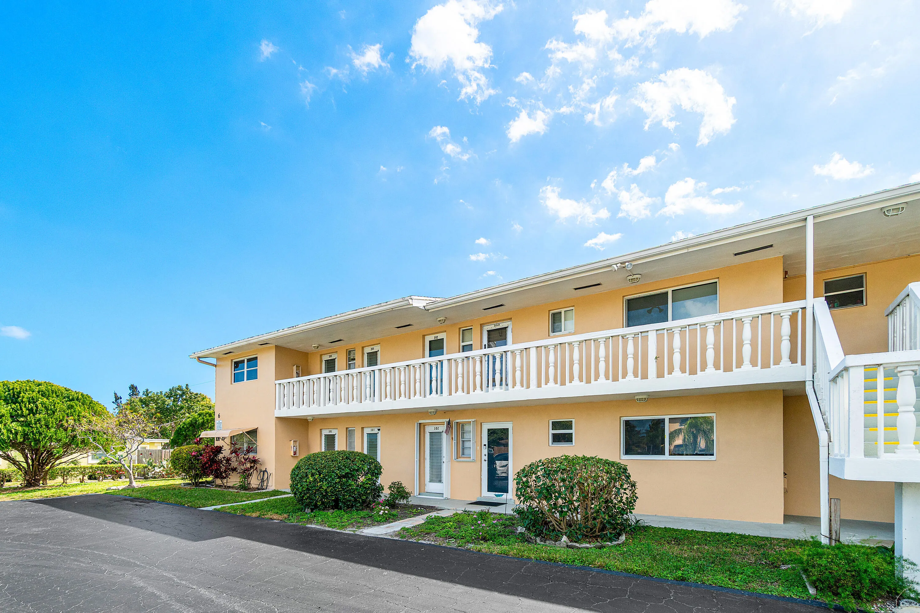 108 20th Ave NE #201 Boynton Fl 33435