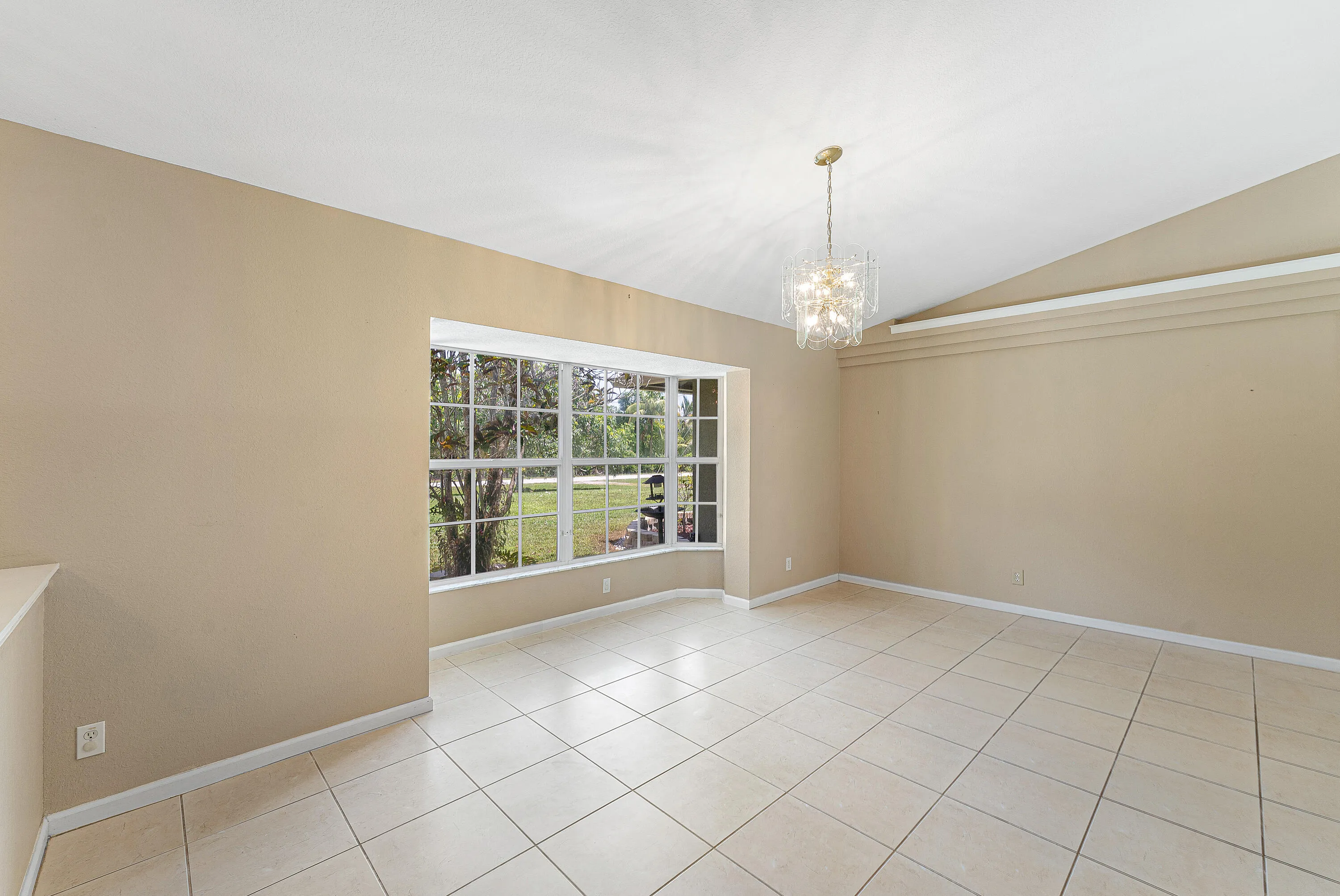 formal sitting room/ Dinning Room