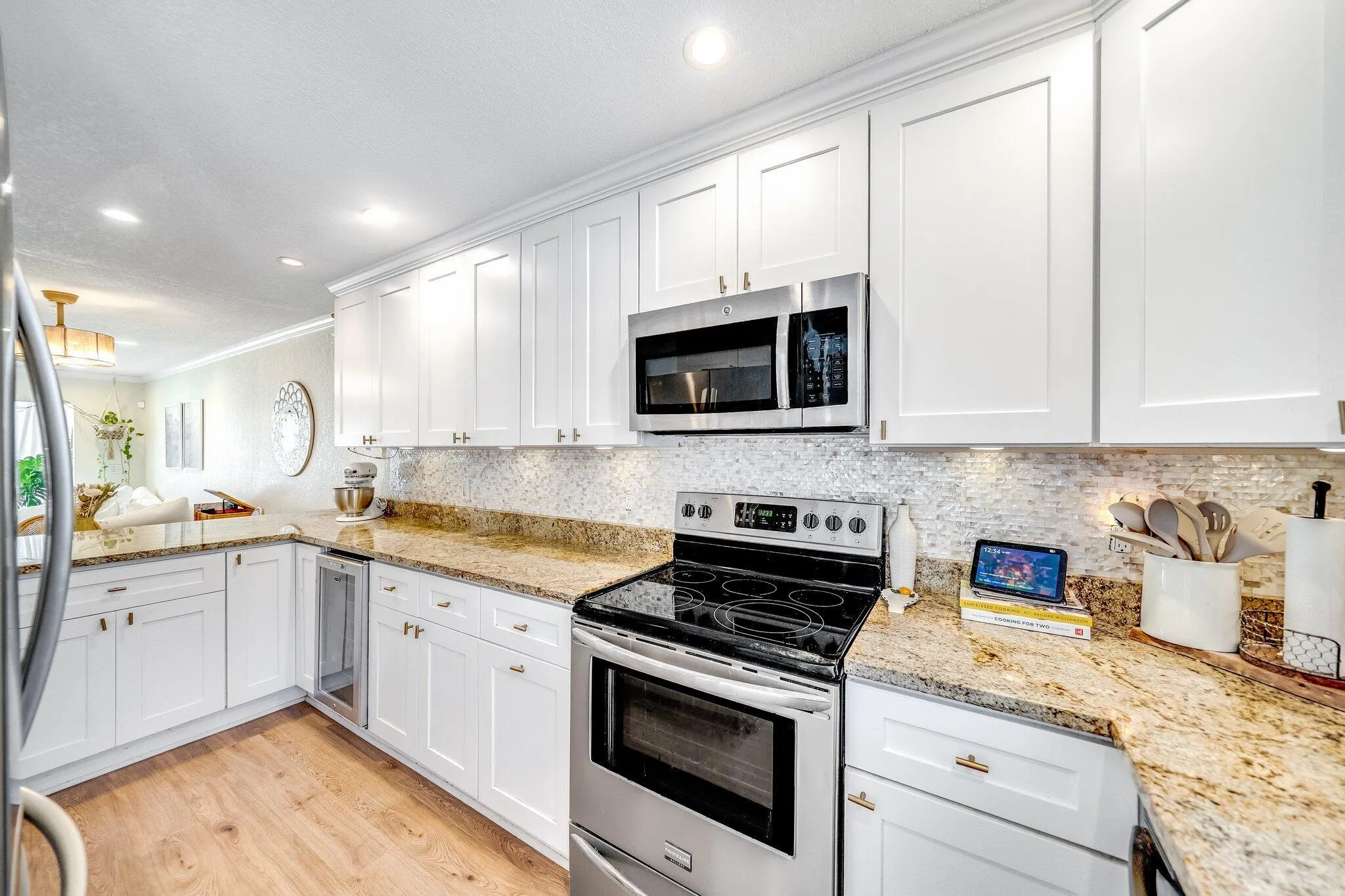 25-web-or-mls-JOY09219