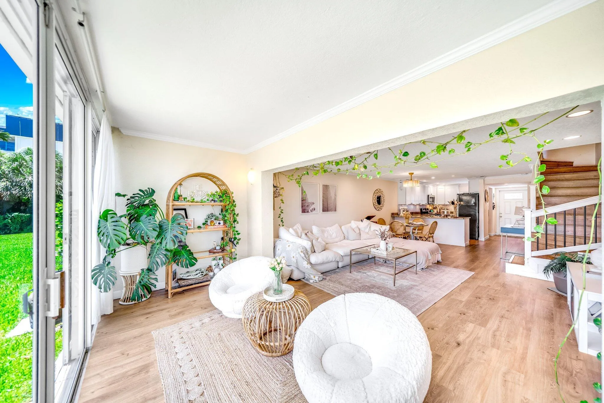 55-web-or-mls-JOY09300
