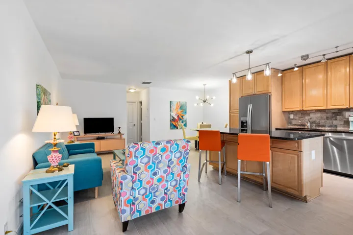 2881 NE 32nd 220