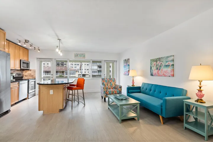 2881 NE 32nd 220