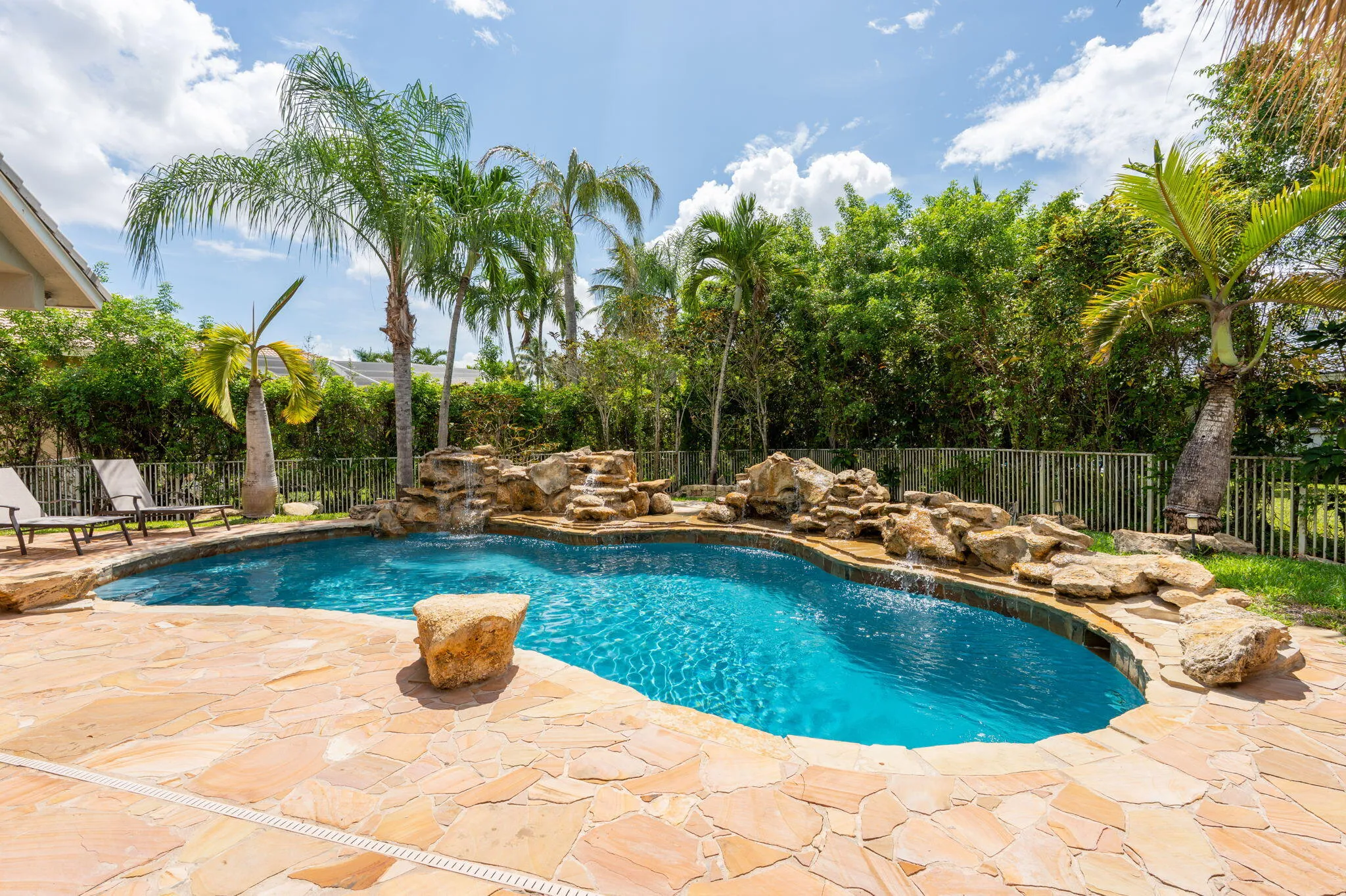 55-web-or-mls-A7406130