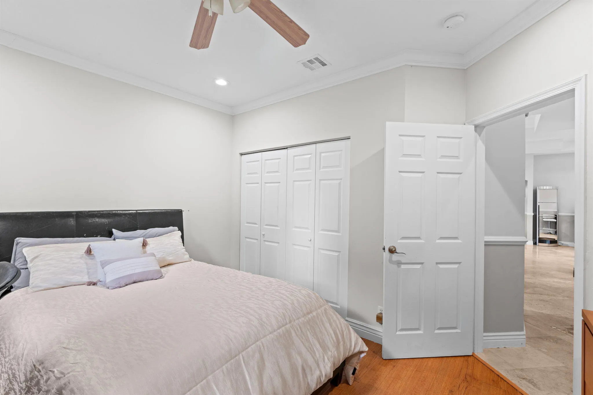 33-web-or-mls-A7406056