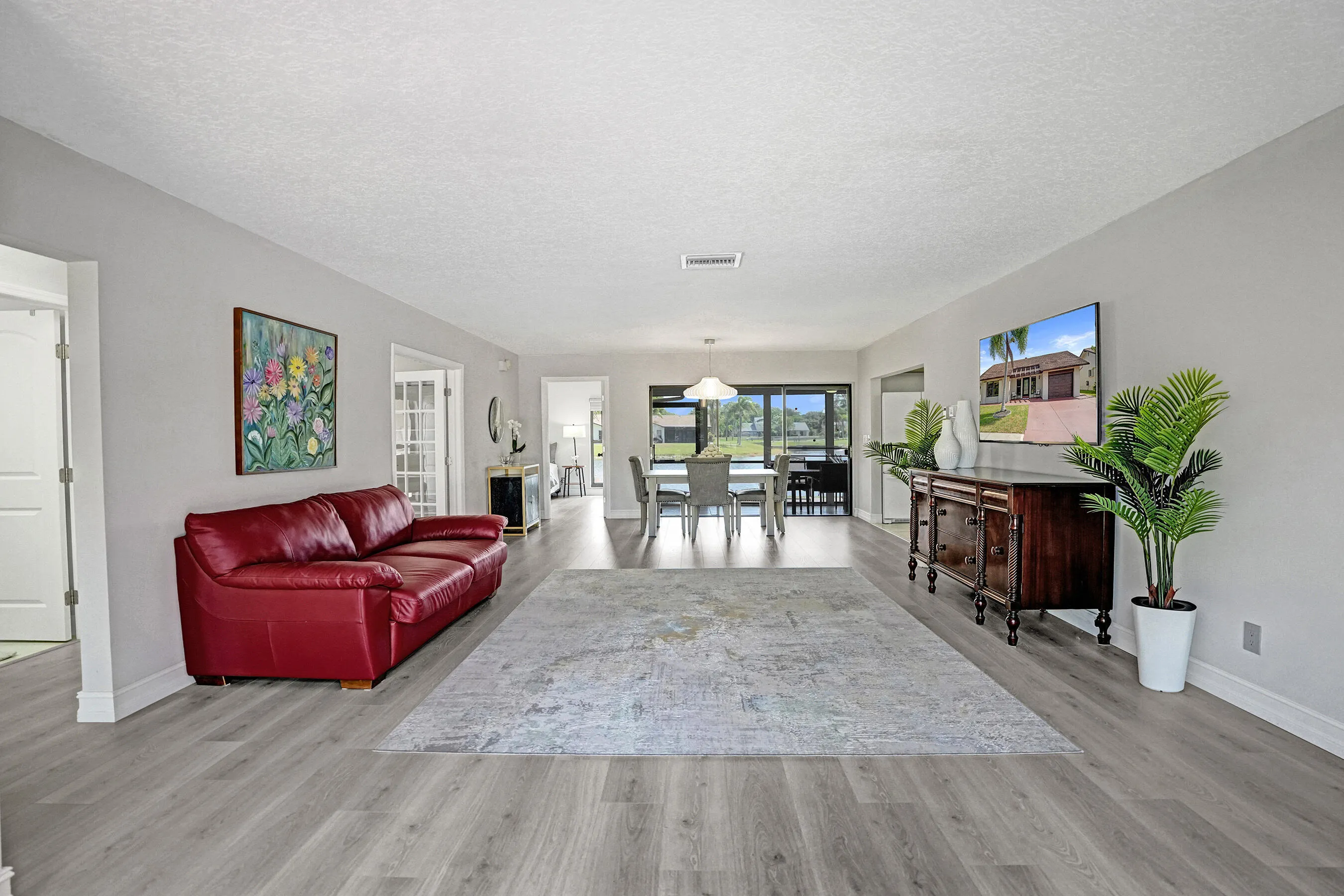 Formal living, dining and screened patio!