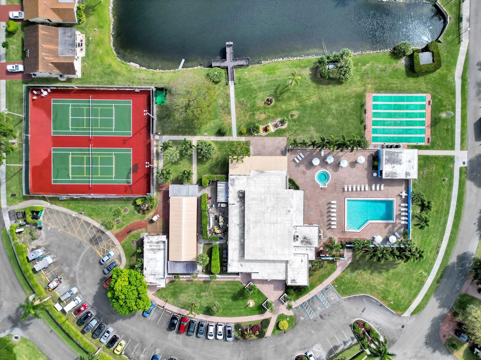 Full aerial view of the clubhouse and amenities