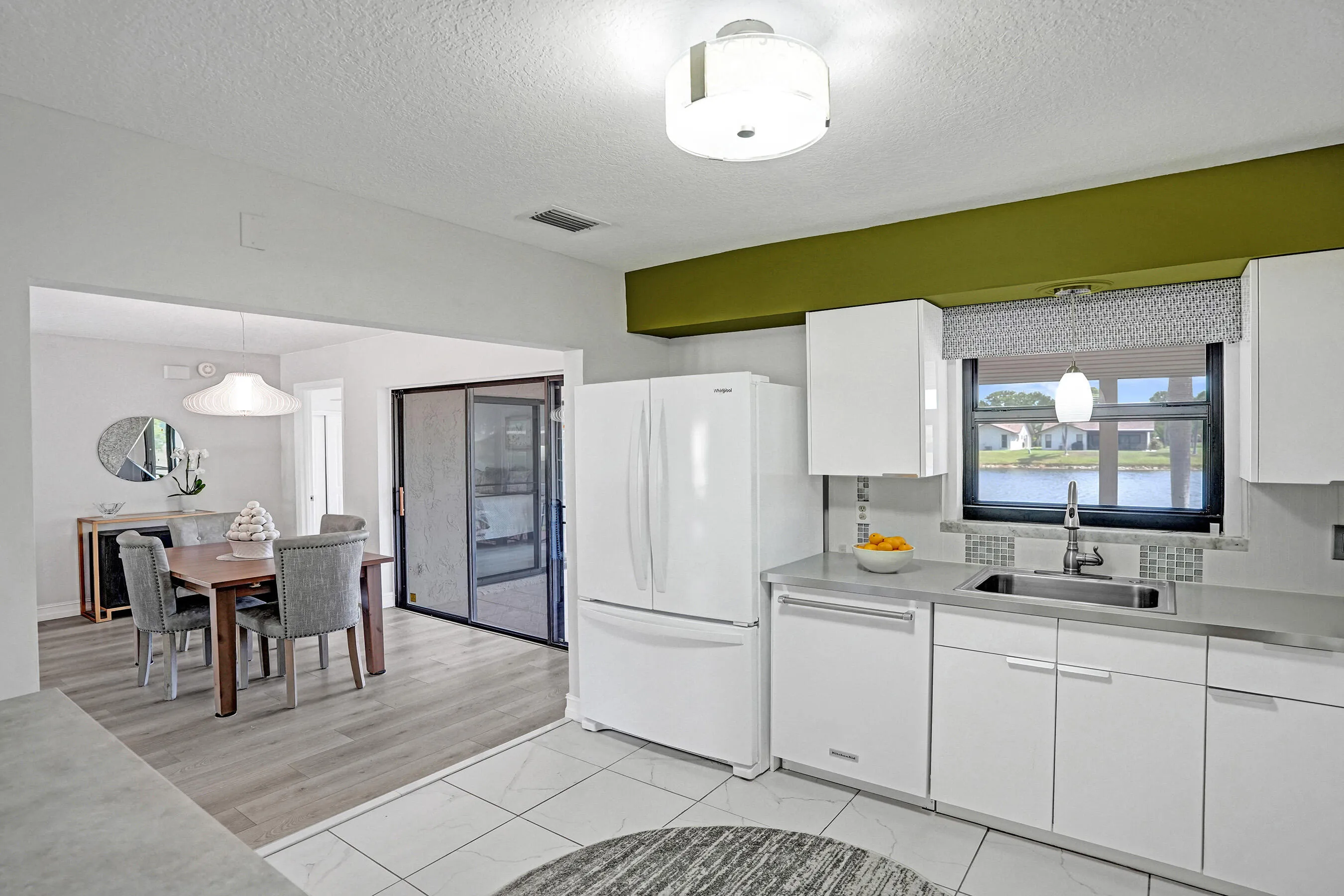 Kitchen to the dining room! Great for entertaining!