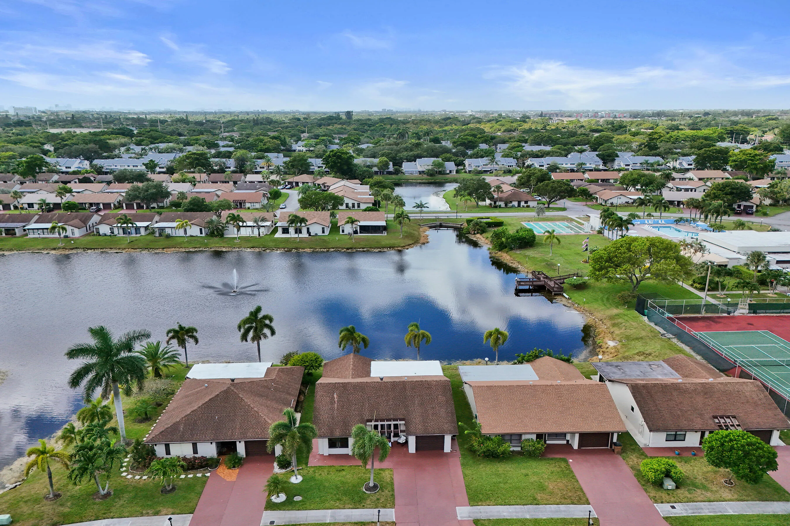Aerial View! Look at the lake!