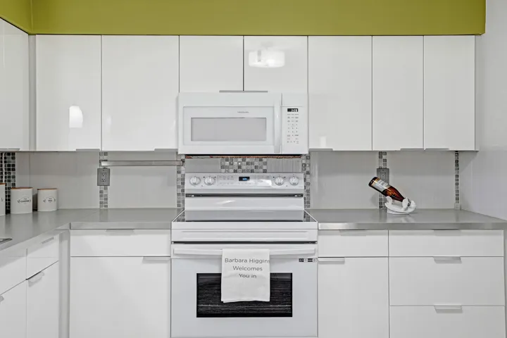 White cabinets, whit appliances, tile and glass tiel back splash!