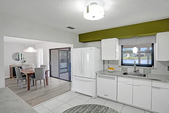 Kitchen to the dining room! Great for entertaining!