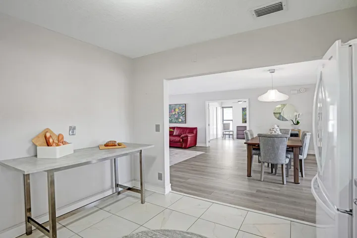 Spacious kitchen that you can have a table in!
