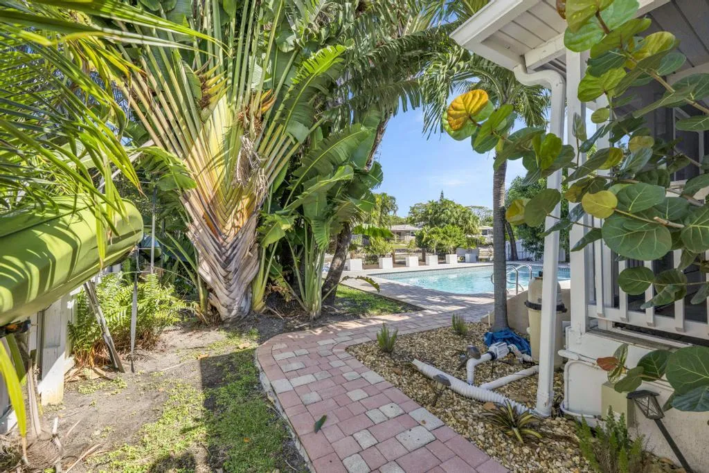 1771 NE 35th St Oakland Park 00024