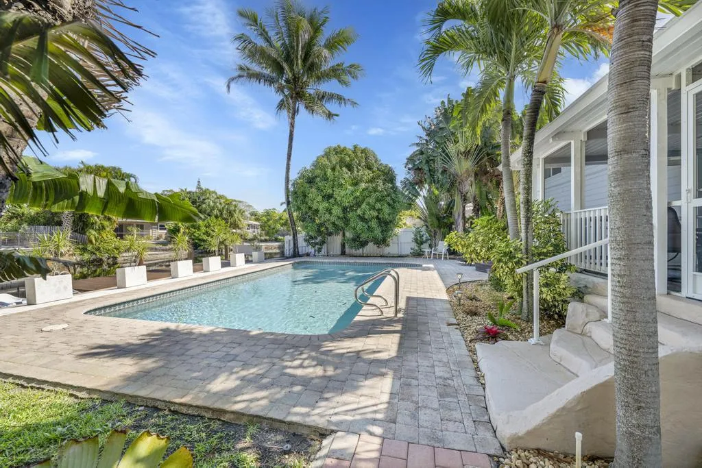 1771 NE 35th St Oakland Park 00025