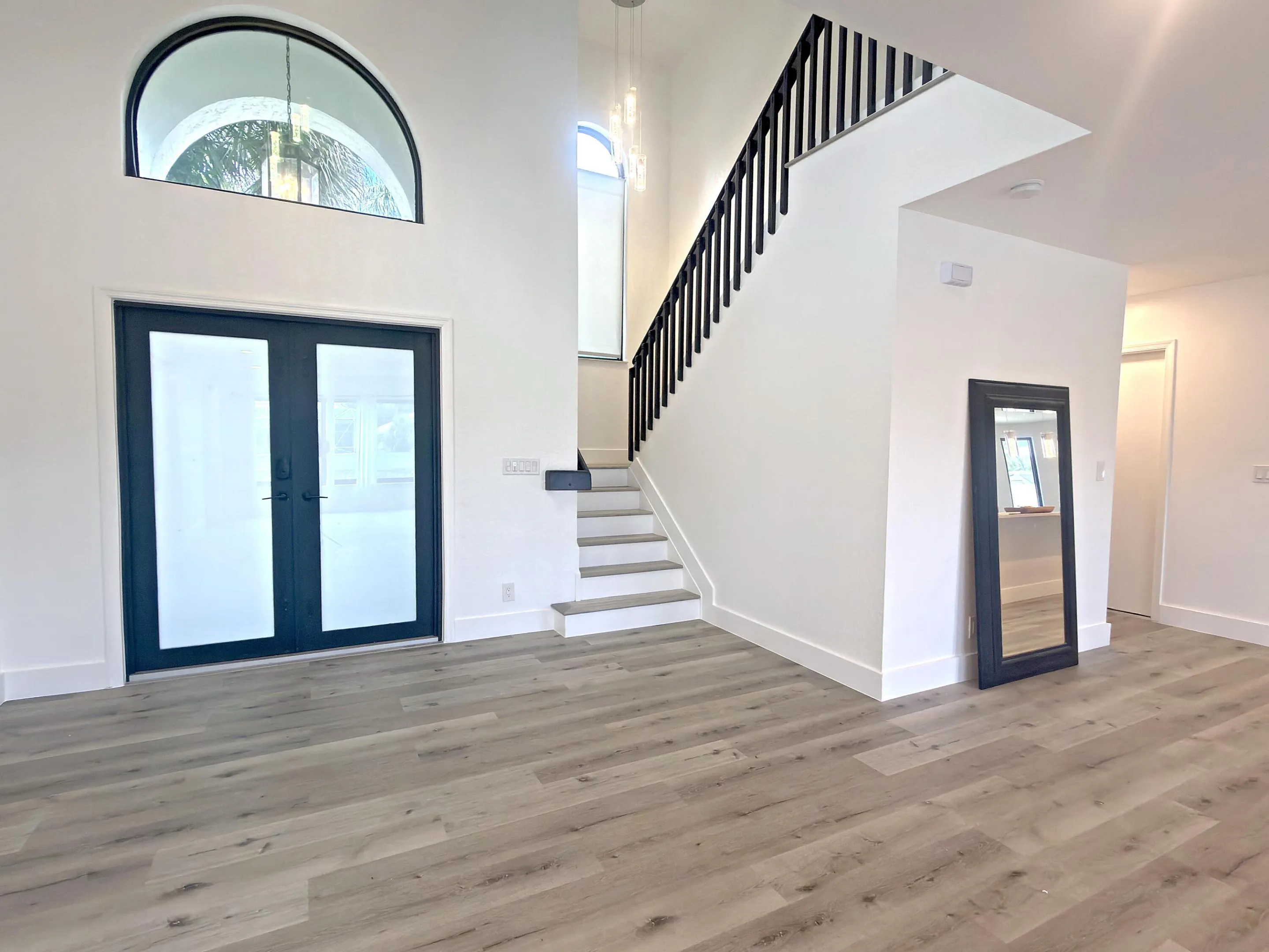 foyer_stairs_HDR