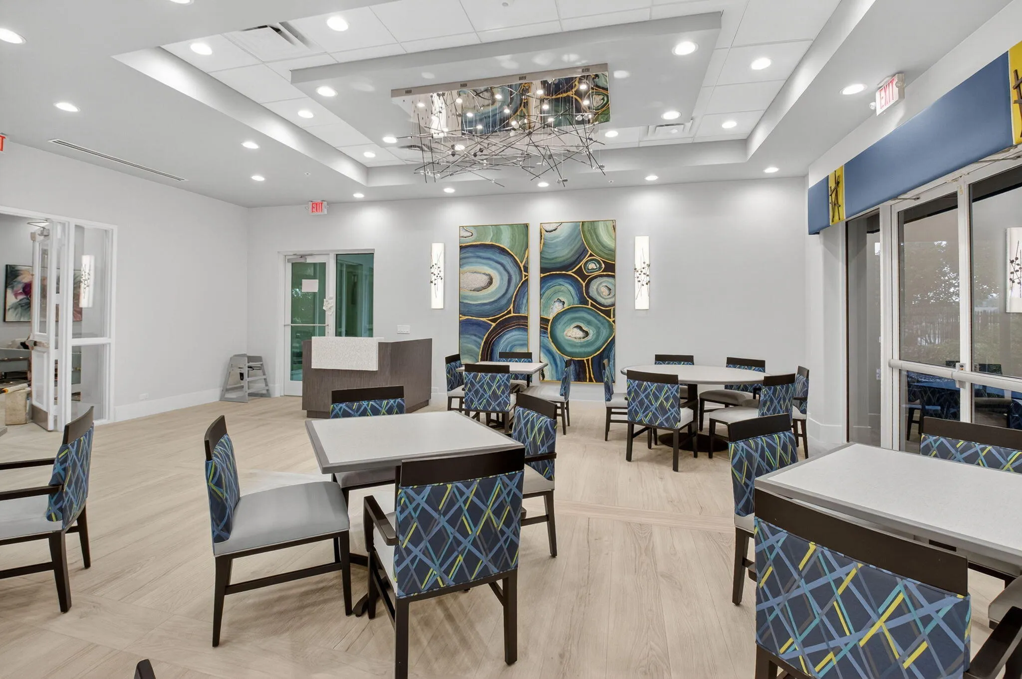 CAFE-INDOOR DINING