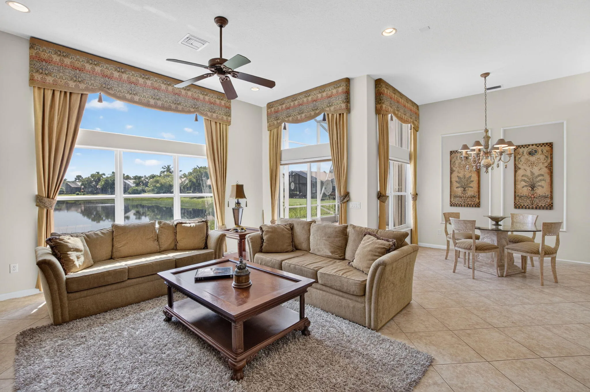 FAMILY ROOM/BREAKFAST NOOK
