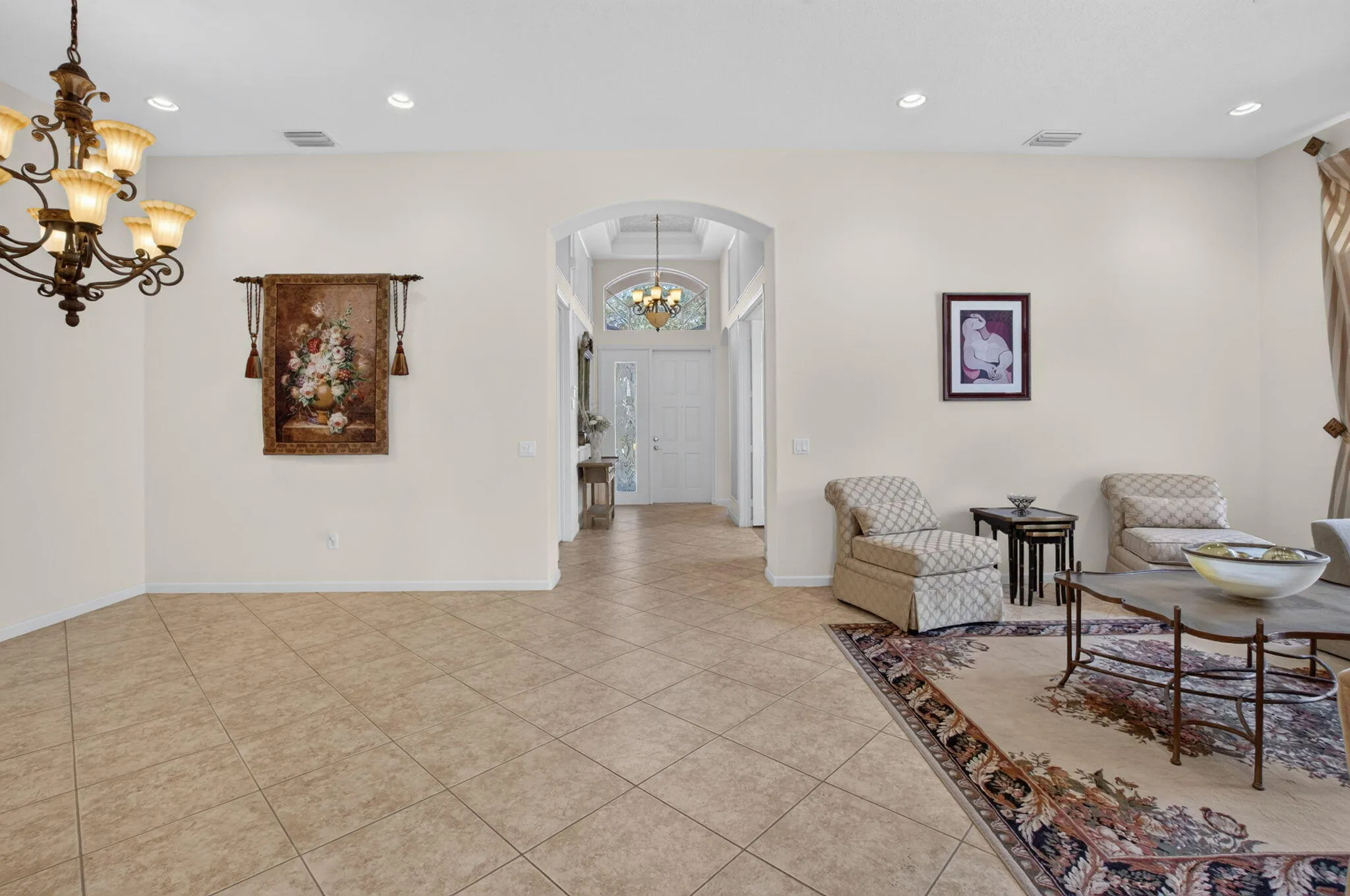 DINING ROOM/LIVING ROOM