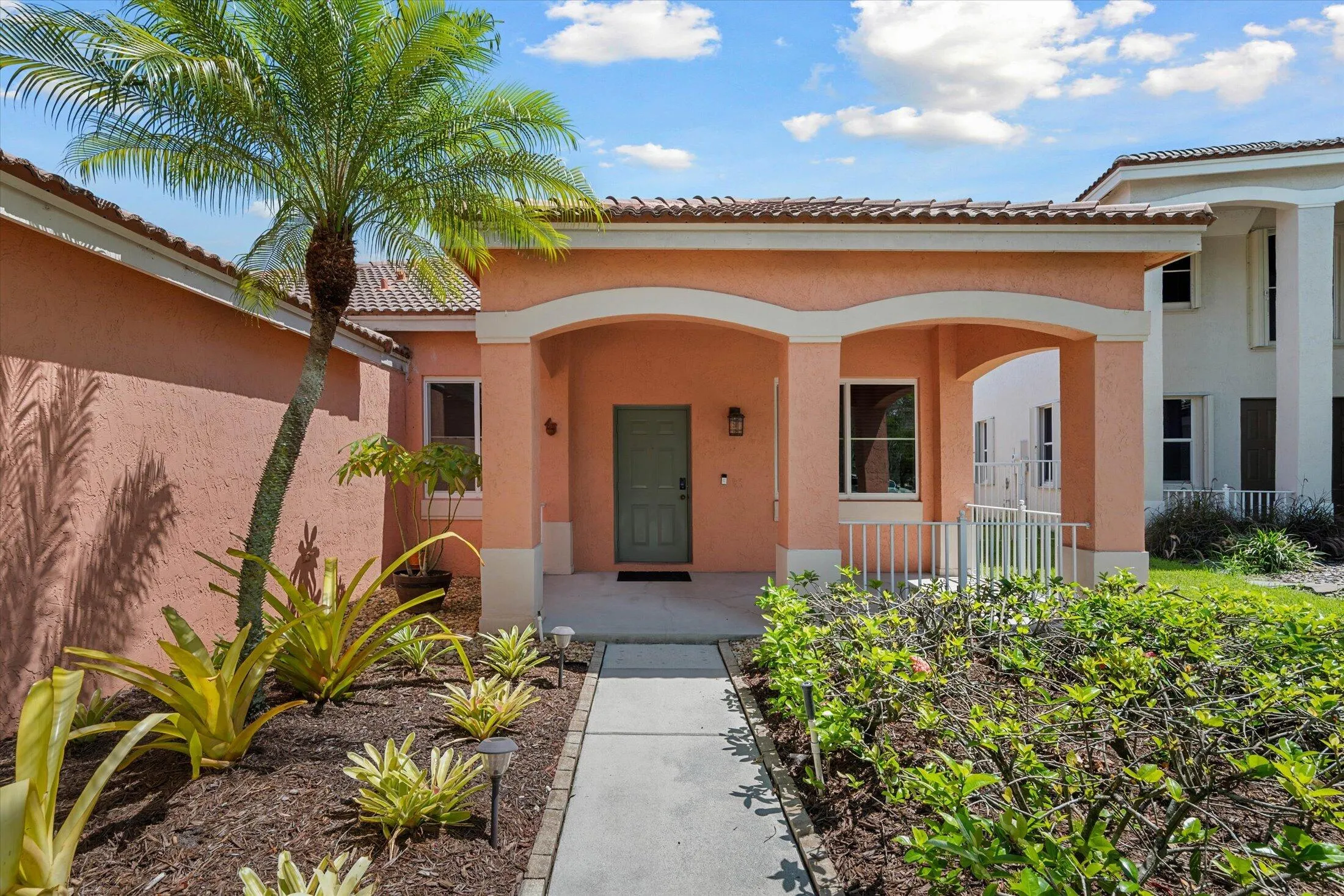 04-04-886 Sunflower Circle, Weston-24