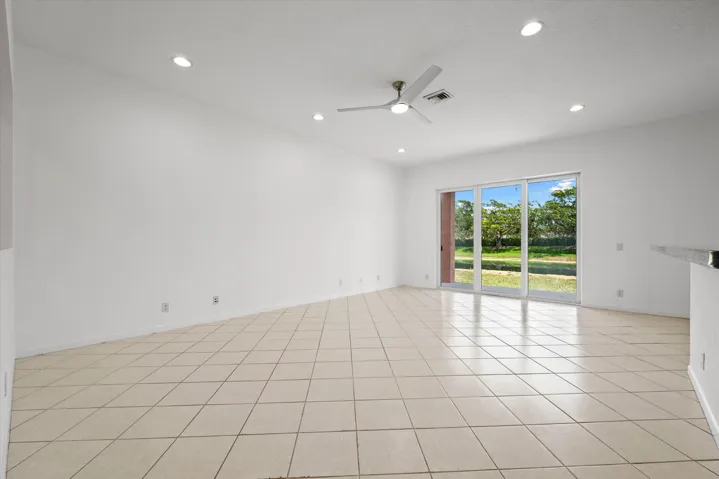 10-10-886 Sunflower Circle, Weston-34