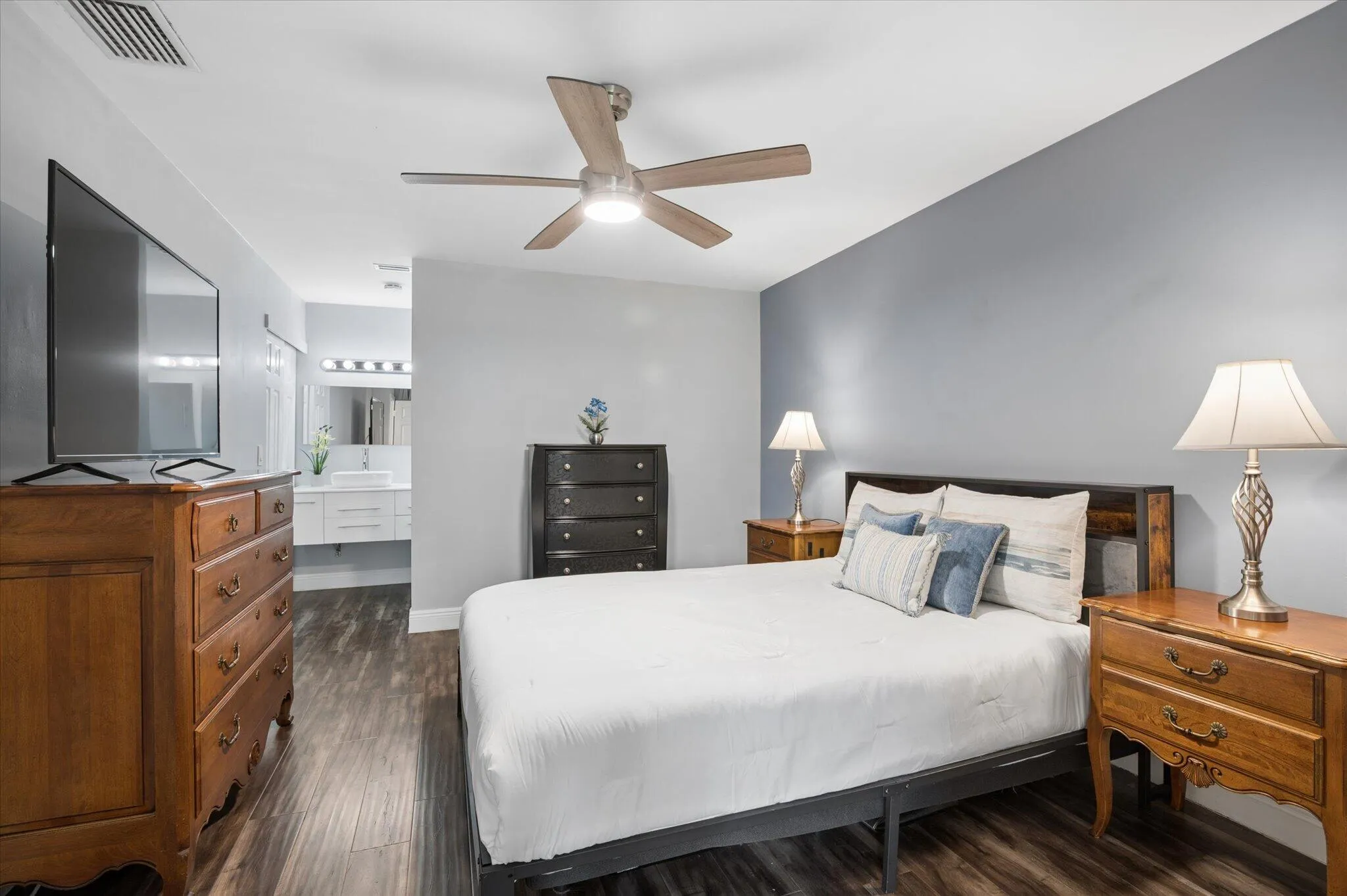 Large primary bedroom