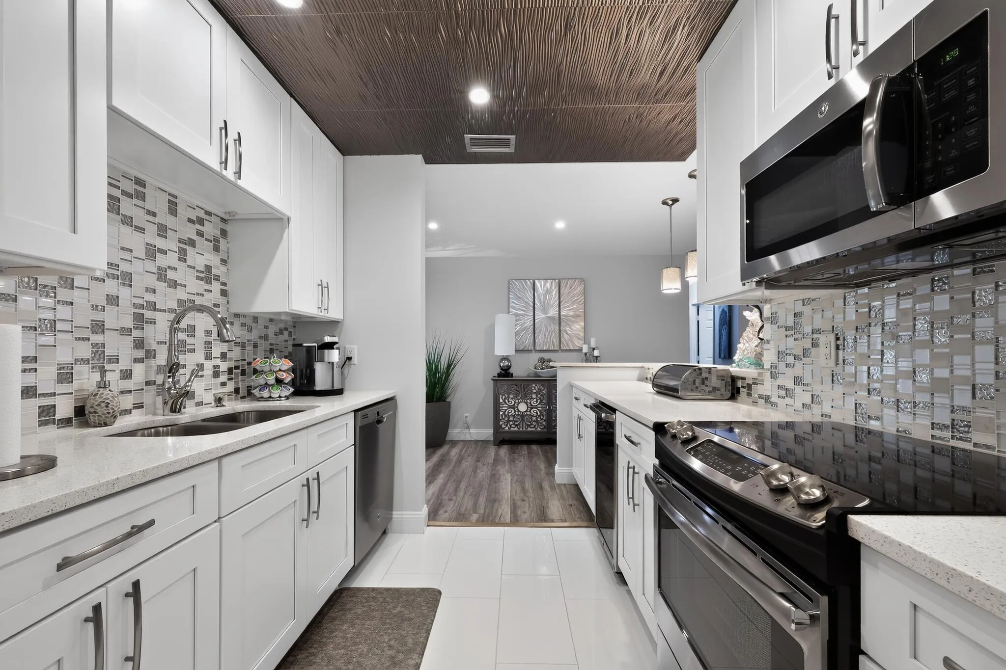 19_3550_Joseph_Dr-Kitchen-0076