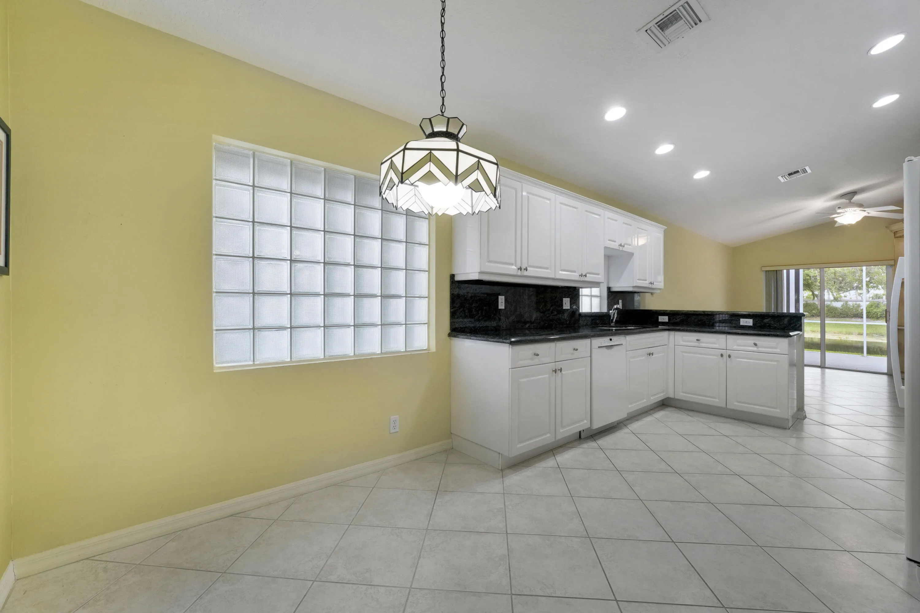 Kitchen/Breakfast Area