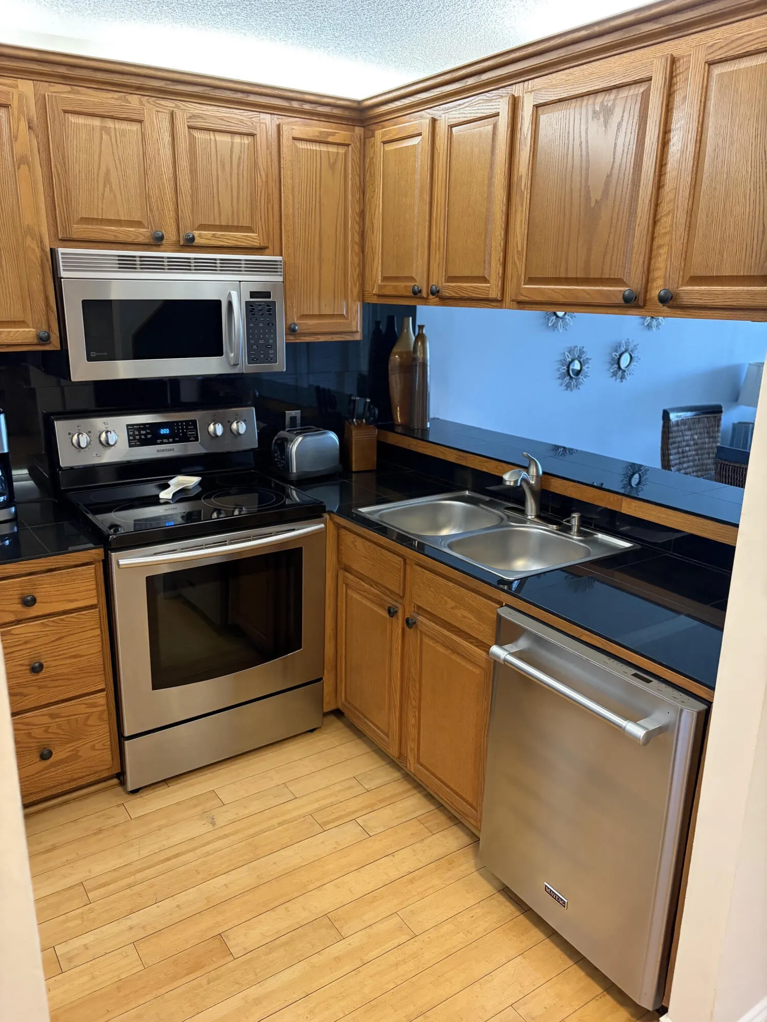 Jupiter Bay D204 kitchen