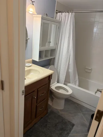 Jupiter Bay D204 bathroom 2