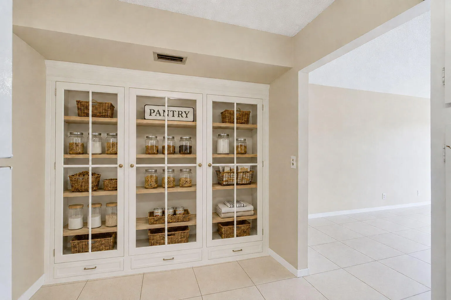 96-web-or-mls-Pantry Staging