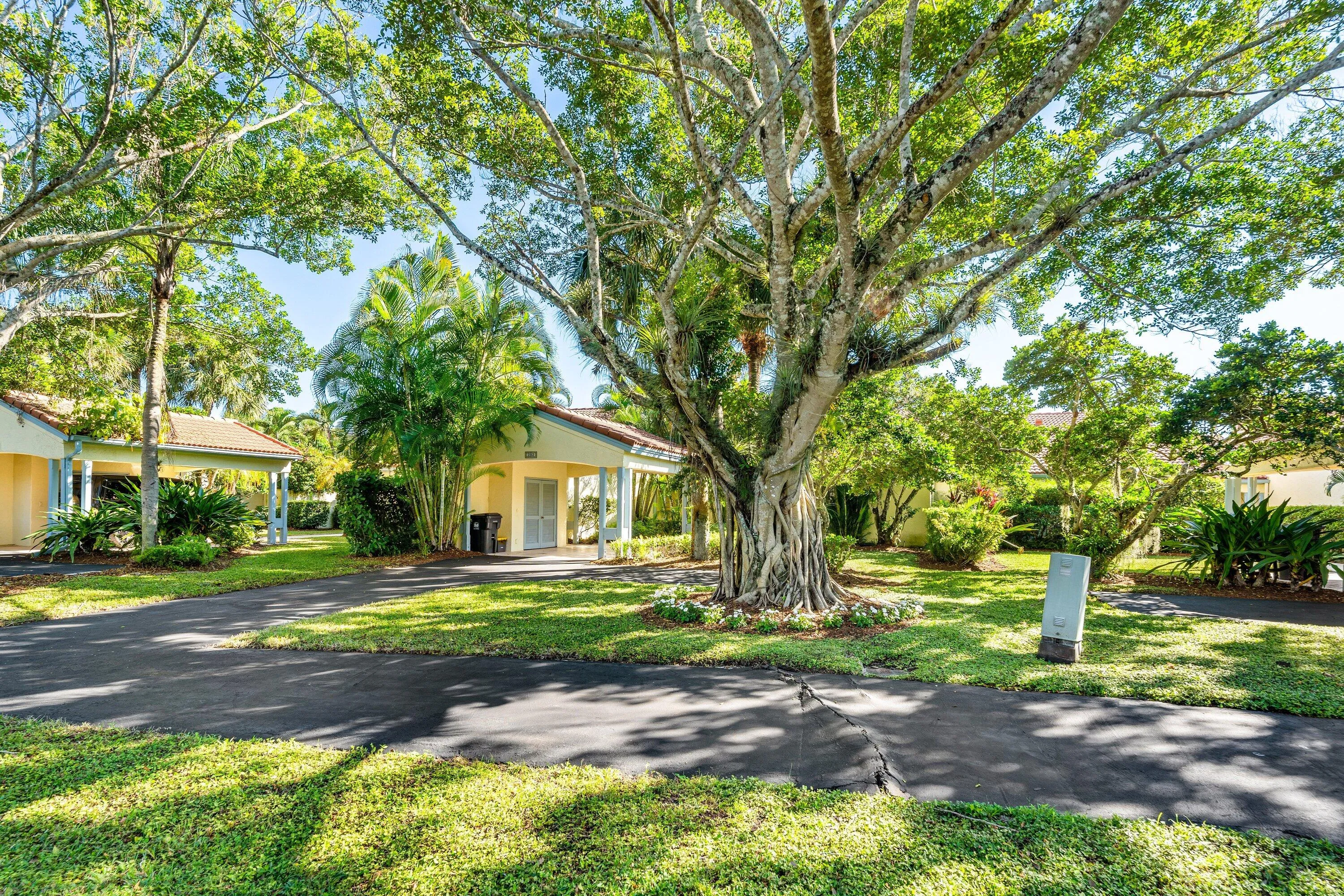 004-2312LasCasitasDrive-Wellington-FL-33