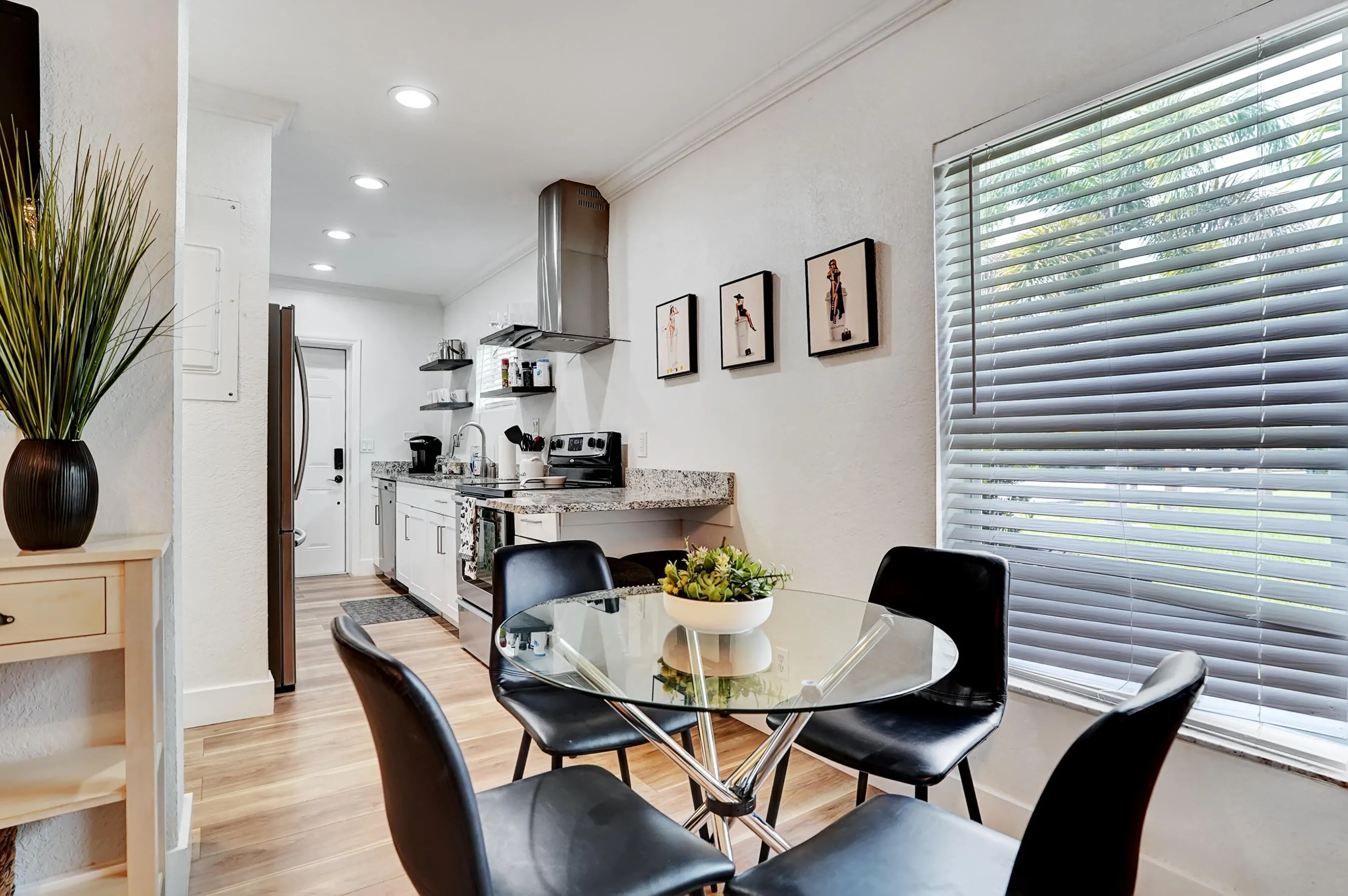 Kitchen/Dining 2