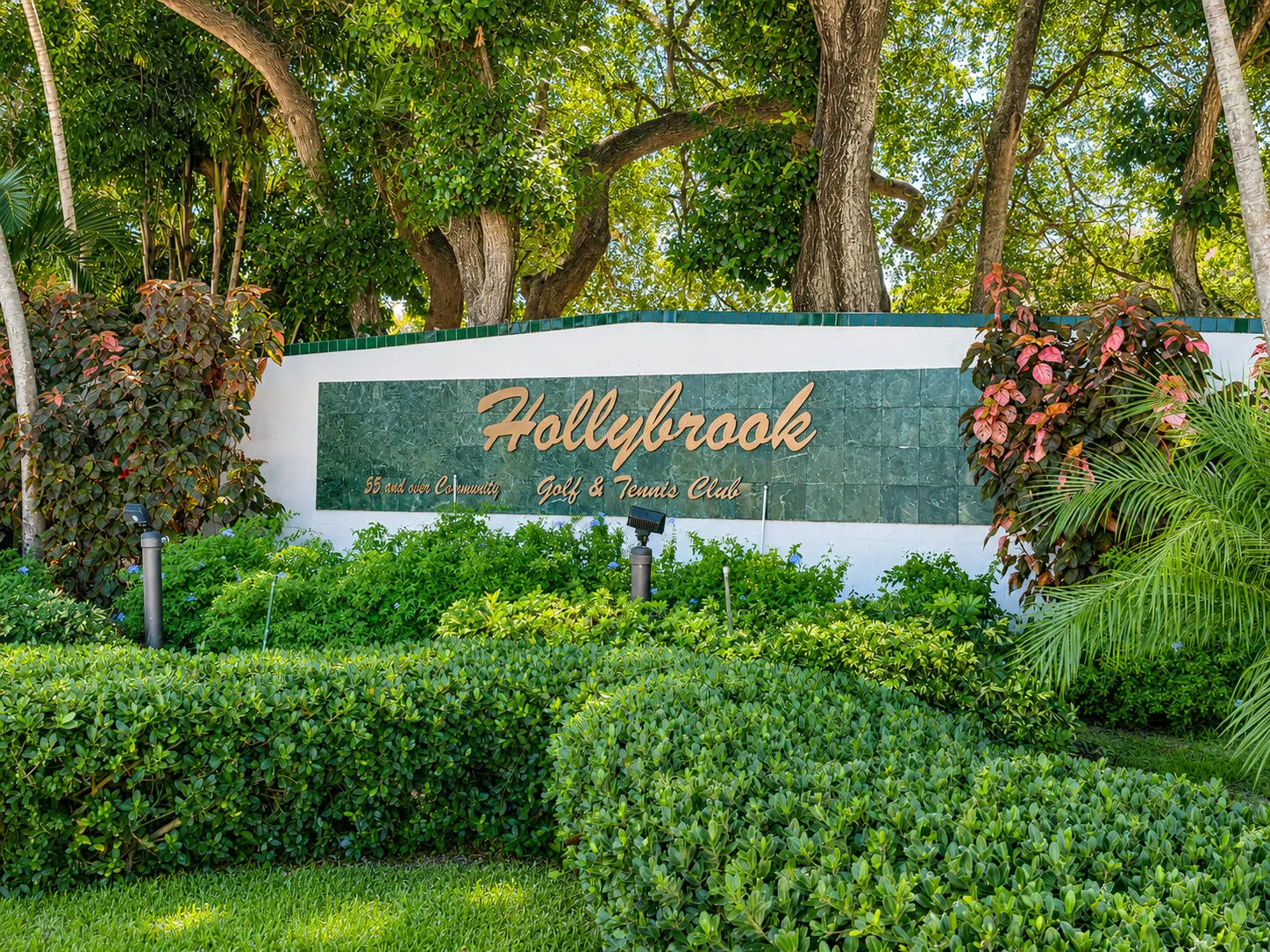 Hollybrook Sign Entrance