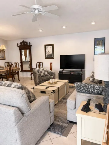 Living room 3